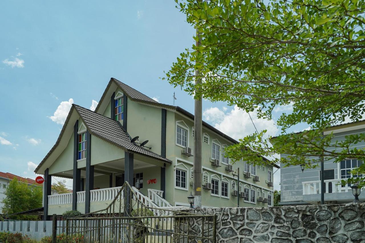 Oyo 90451 Bangi Moya Guesthouse المظهر الخارجي الصورة