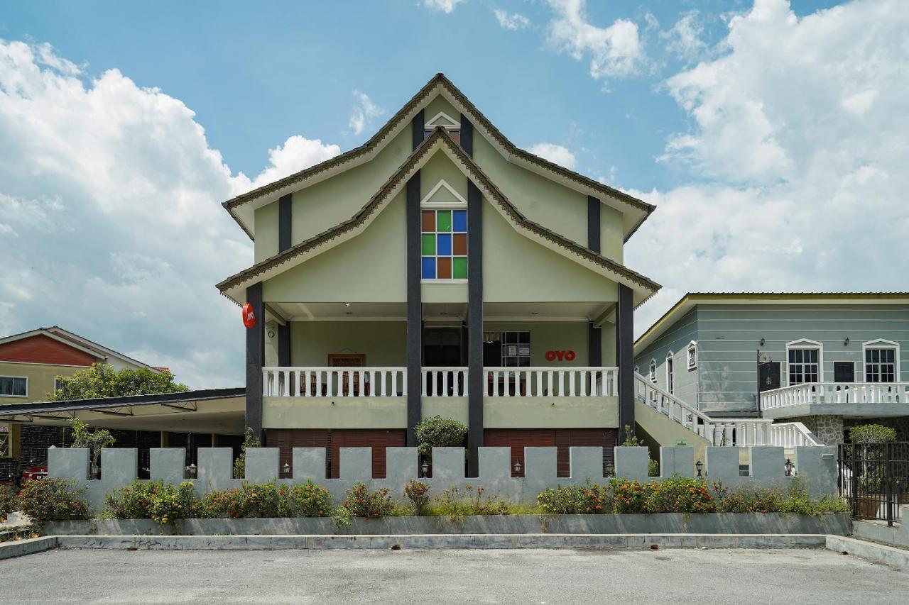 Oyo 90451 Bangi Moya Guesthouse المظهر الخارجي الصورة