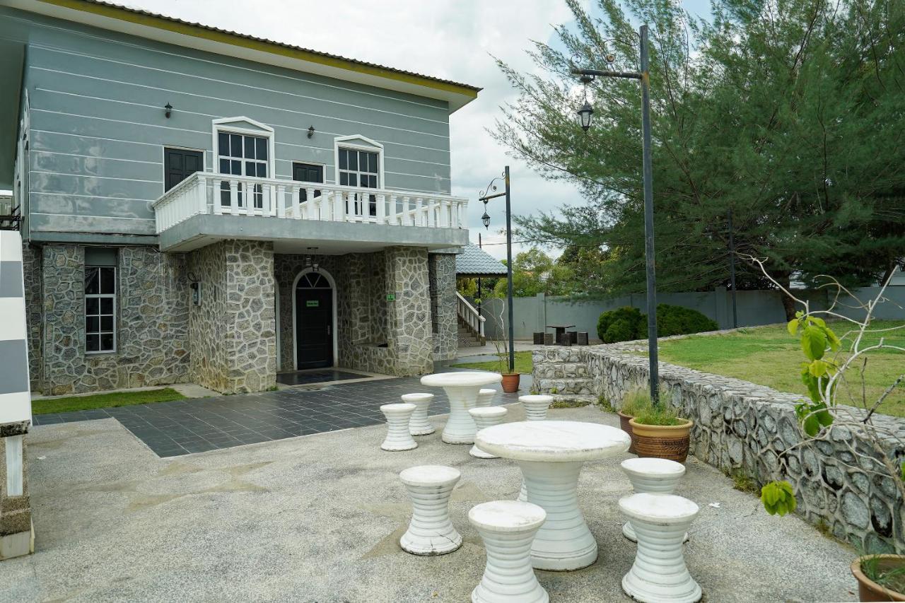 Oyo 90451 Bangi Moya Guesthouse المظهر الخارجي الصورة