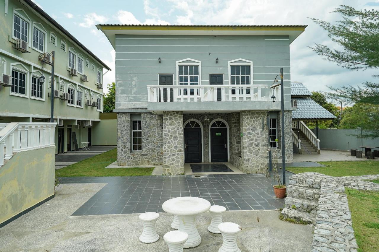 Oyo 90451 Bangi Moya Guesthouse المظهر الخارجي الصورة
