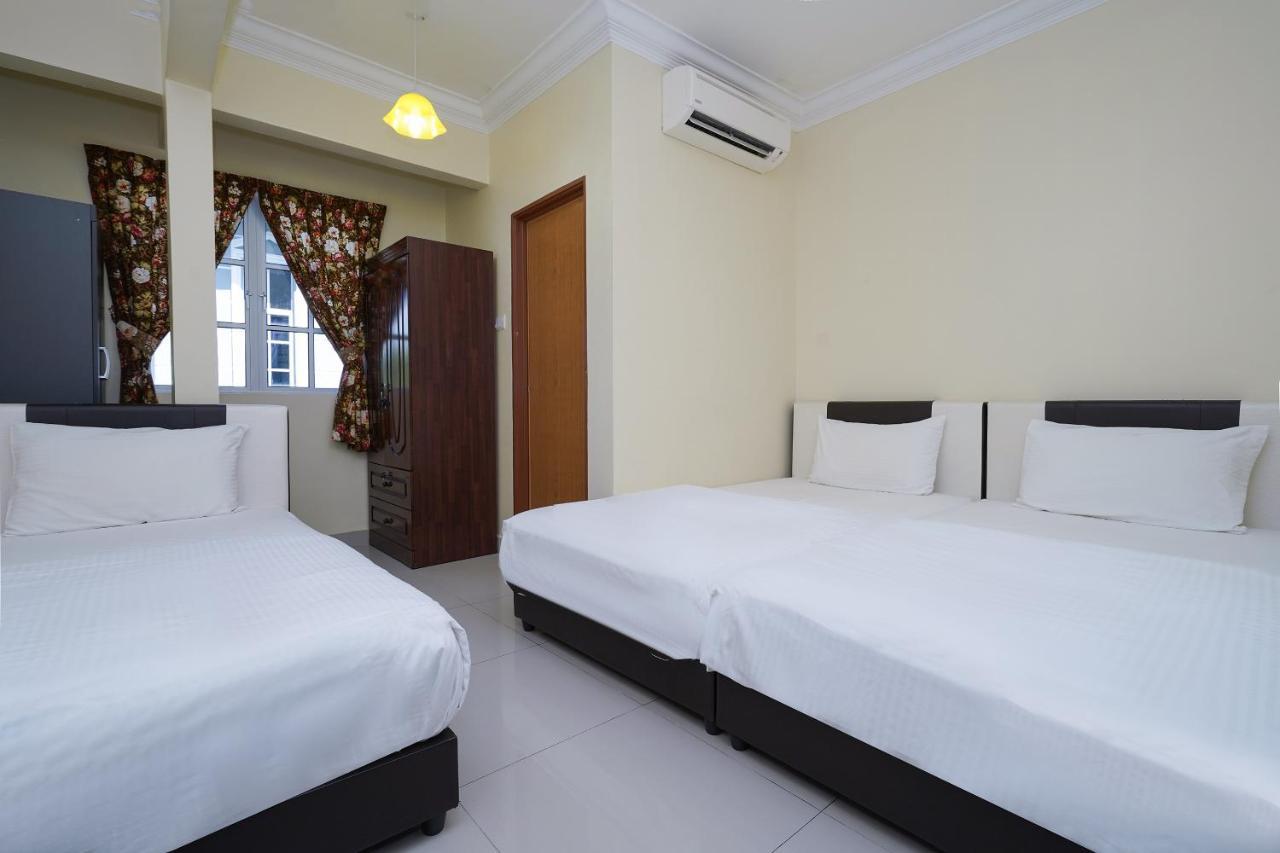 Oyo 90451 Bangi Moya Guesthouse المظهر الخارجي الصورة