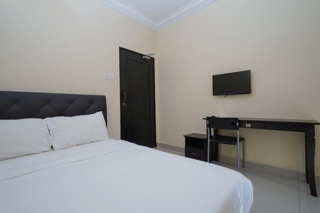 Oyo 90451 Bangi Moya Guesthouse المظهر الخارجي الصورة
