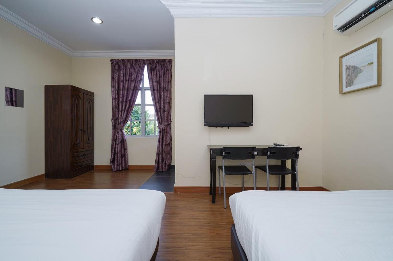 Oyo 90451 Bangi Moya Guesthouse المظهر الخارجي الصورة