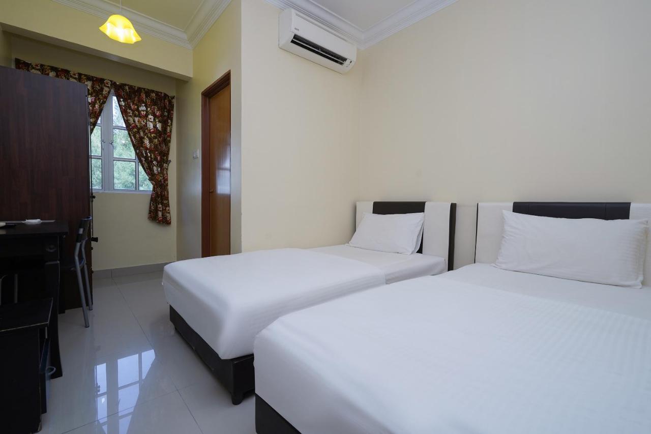 Oyo 90451 Bangi Moya Guesthouse المظهر الخارجي الصورة