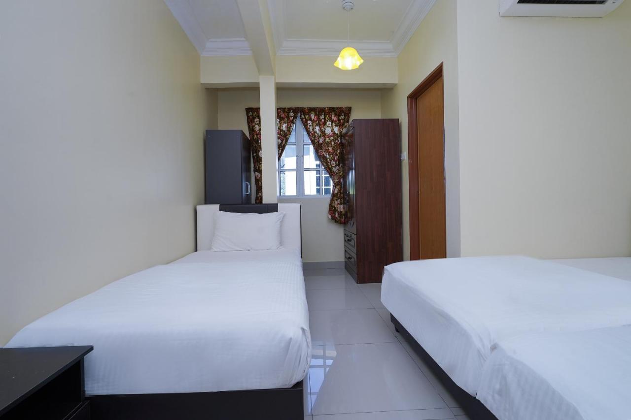 Oyo 90451 Bangi Moya Guesthouse المظهر الخارجي الصورة