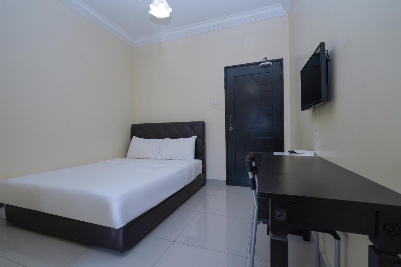 Oyo 90451 Bangi Moya Guesthouse المظهر الخارجي الصورة