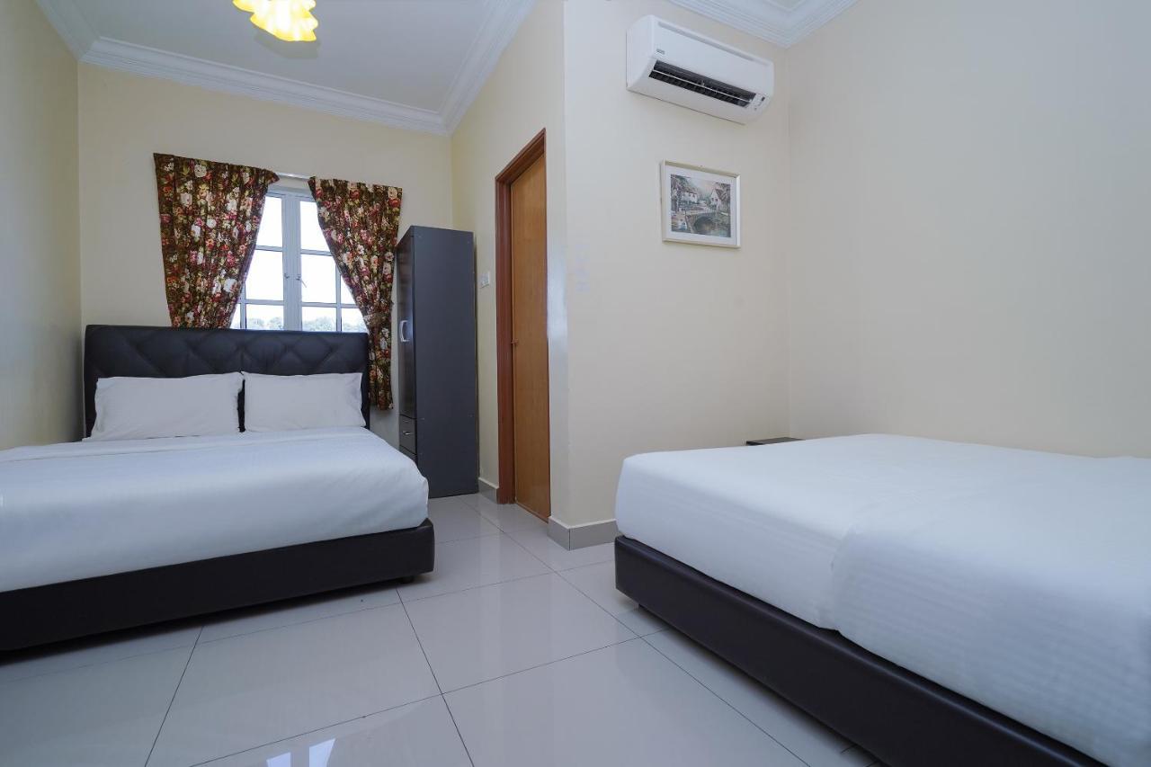 Oyo 90451 Bangi Moya Guesthouse المظهر الخارجي الصورة