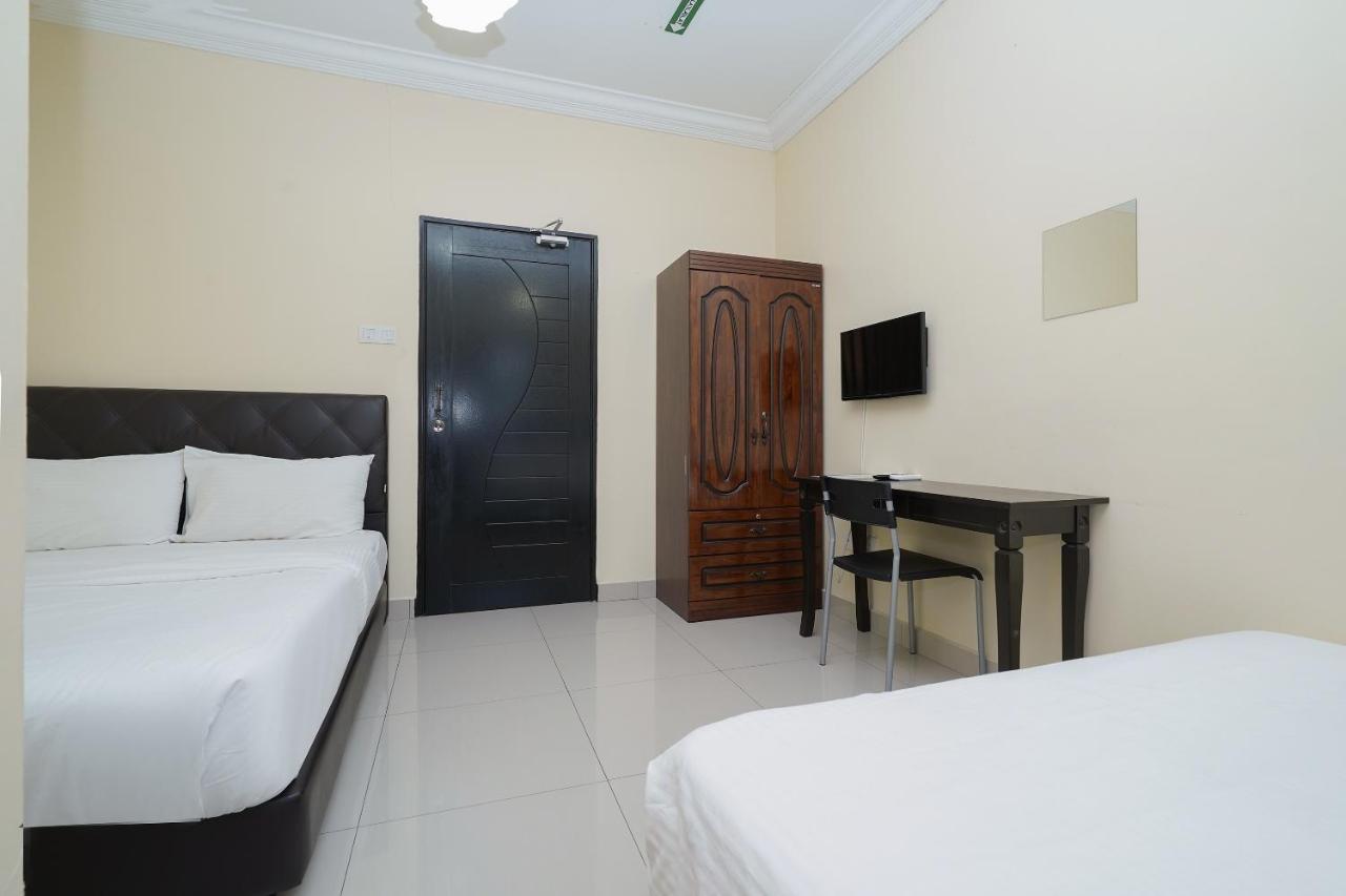 Oyo 90451 Bangi Moya Guesthouse المظهر الخارجي الصورة