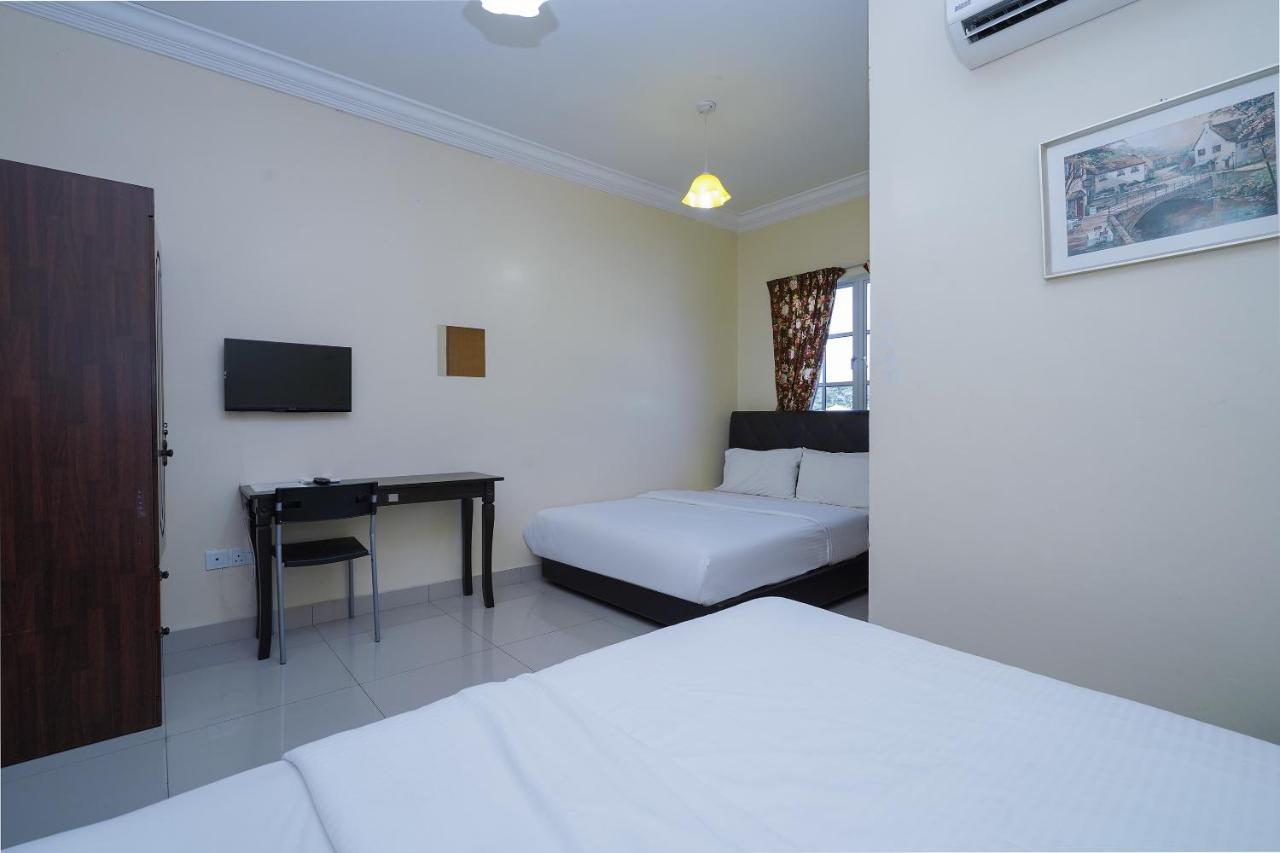 Oyo 90451 Bangi Moya Guesthouse المظهر الخارجي الصورة